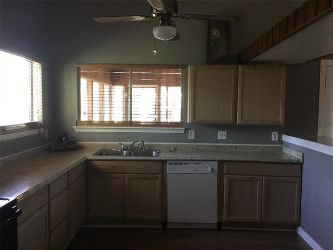 Building Photo - 25802 Beaver Run Dr