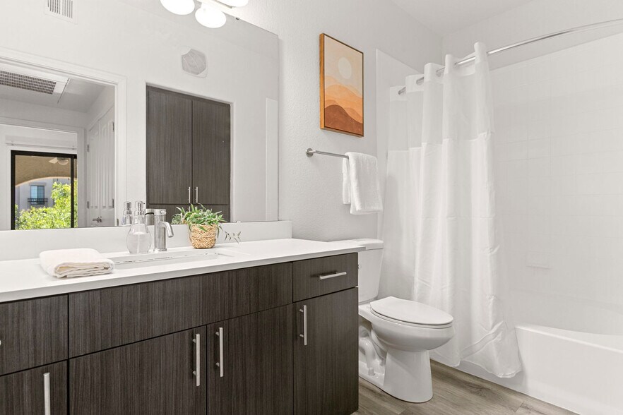 Building Photo - 9450 W Cabela Dr