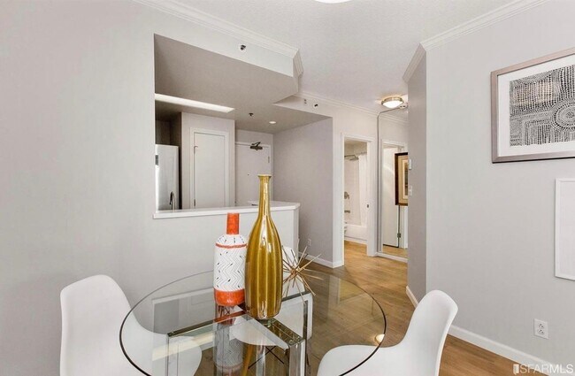 Building Photo - 240 Lombard St