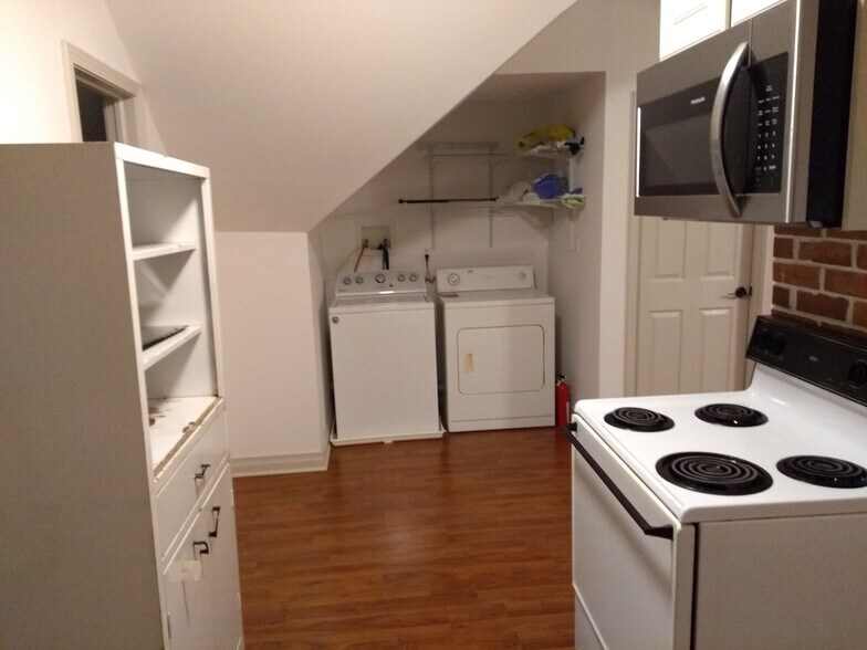 Building Photo - 202 E Horner St