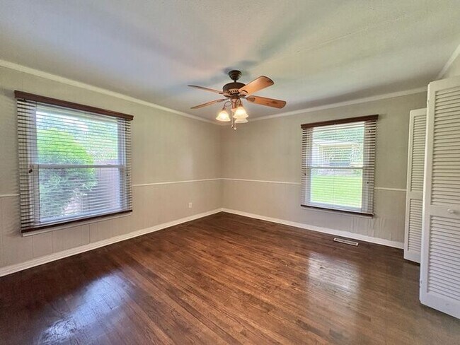 Building Photo - Available Now! Updated 3 Bed 2 Bath in Tyler!