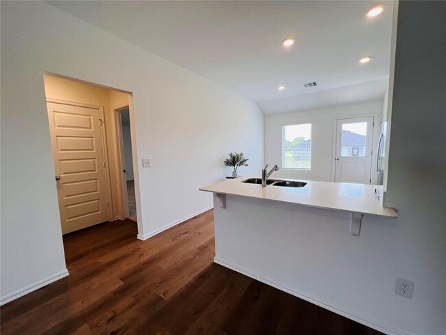 Building Photo - 604 Hillsboro Drive