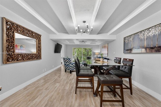 Building Photo - 681 S Hollybrook Dr