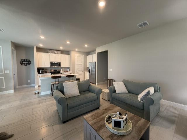 Building Photo - 9044 Dahlia Cir