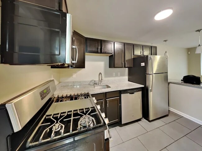 Building Photo - Lantern Square Apartments-B5