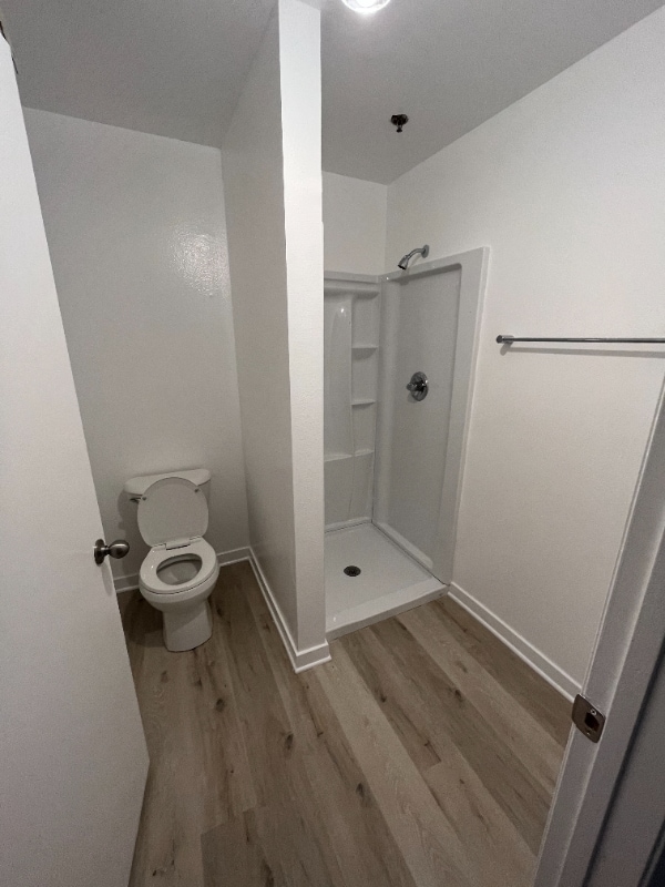 Building Photo - 555 Oak St