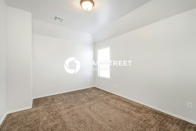 Building Photo - 4 Bedroom Pet-Friendly Home in OKLAHOMA CITY, OK with Main Street Renewal
