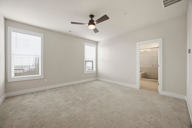 Building Photo - Walkable Lifetsyle in Westshore!
