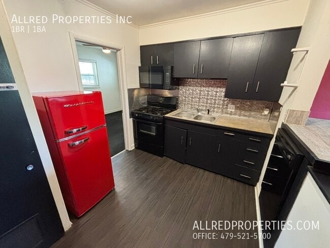 Building Photo - 621 N Leverett Ave