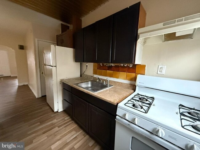 Building Photo - 1603 S Dover St