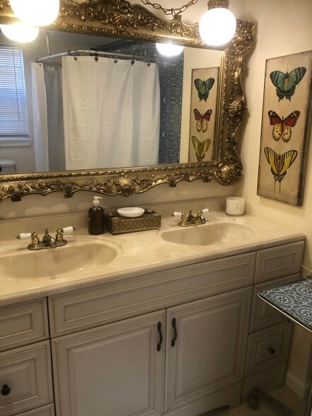 BATH VANITY - 2401 General Pershing St