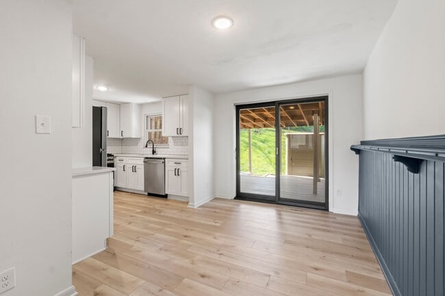 Building Photo - AVAILABLE NOW!! Fully RENOVATED 3 bedroom TOWNHOME in WEST MIFFLIN! COME CHECK IT OUT!