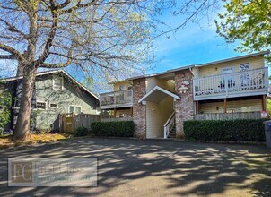 Building Photo - 1908 NE 46th Ave