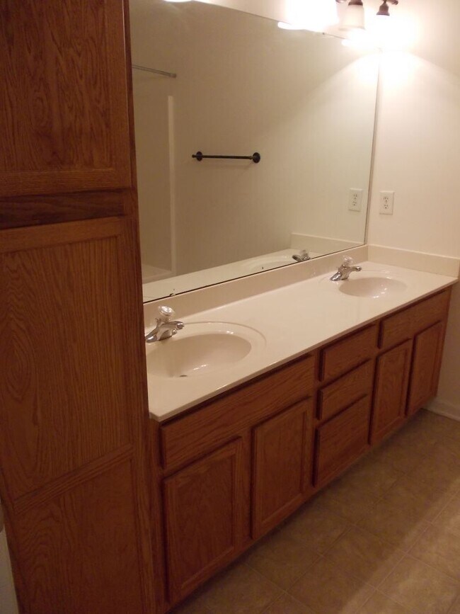 Building Photo - Awesome 2 Bed Condo in Desired NODA - The ...
