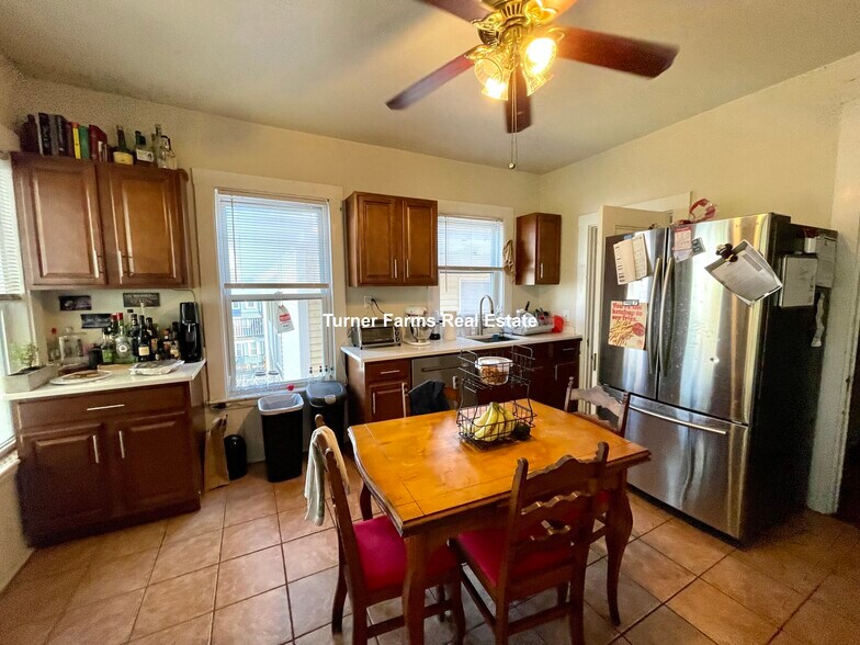 Building Photo - 89 Hillside St