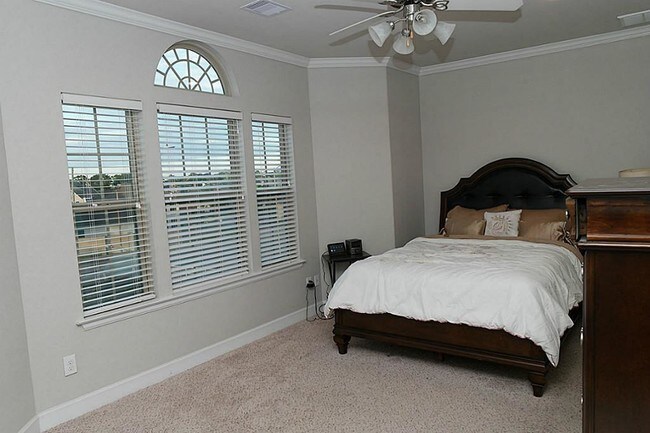Building Photo - 4212 Old Spanish Trail