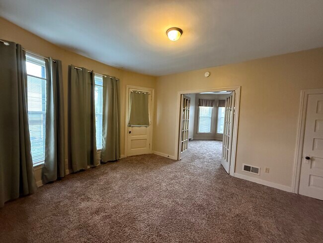 Building Photo - 215 Prospect Ave NE