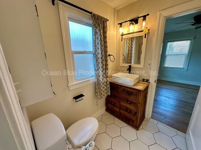 Building Photo - 4133 3rd Ave N