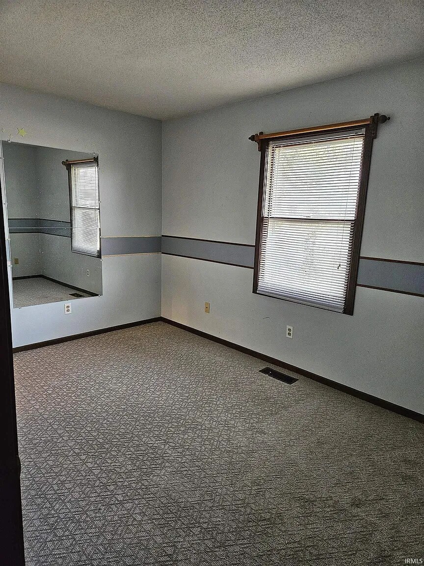 Building Photo - 1330 Springbrook Rd