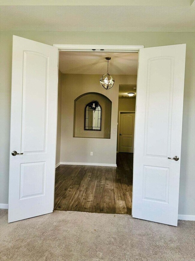 Building Photo - 3225 Rossmore Cir