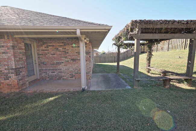 Building Photo - 349 Dovington Dr