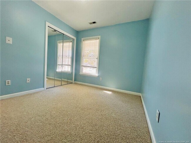 Building Photo - 205 Sparrow Dr