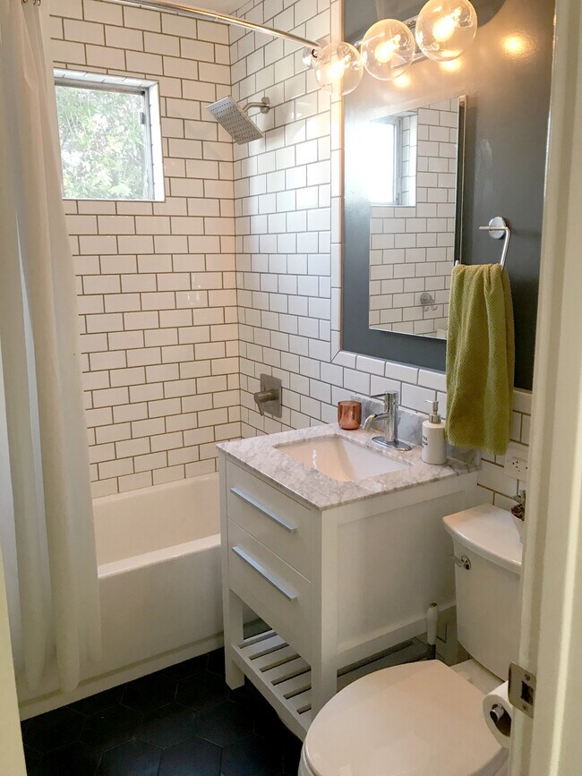 Building Photo - 2002 4th St