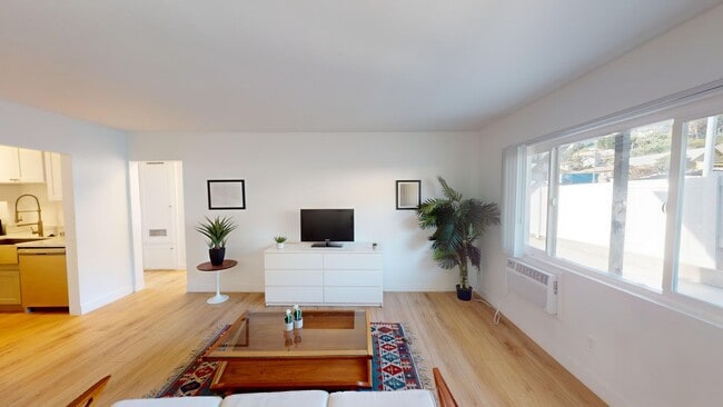 Interior Photo - Esmeralda