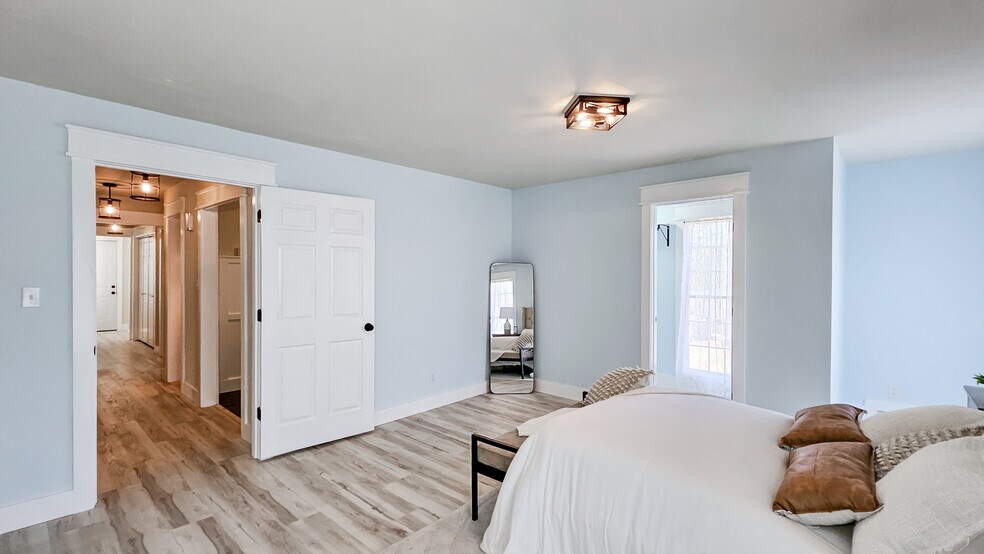 Building Photo - 4033 Lucerne Dr SE