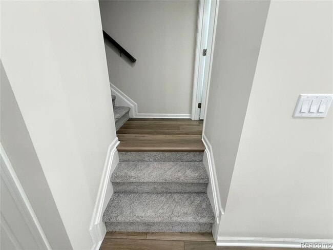 Building Photo - 359 N Sydney Ct