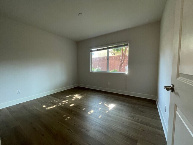 Building Photo - 3 Bed/3 Bath, 2 Garage & 2 Balconies Gated...