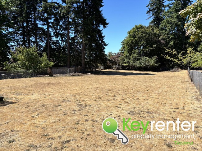 Building Photo - Updated 3 Bedroom Home with Huge Backyard ...