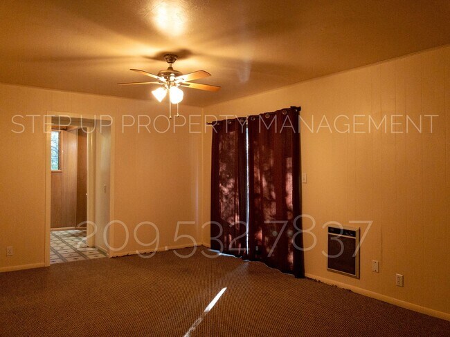 Building Photo - Outstanding 3 Bed 2 Bath near Downtown Son...