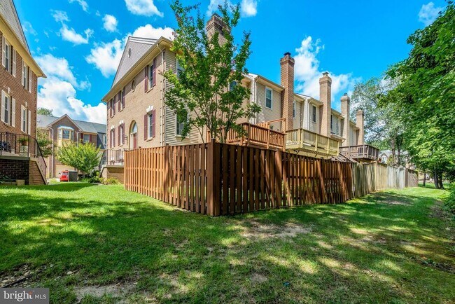 Building Photo - 5964 Norham Dr
