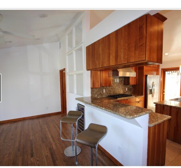 Building Photo - 3009 Stanford Ave