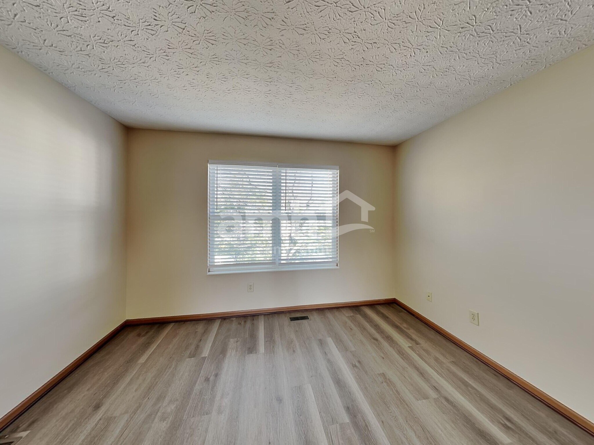 Building Photo - 8558 Rodebaugh Rd