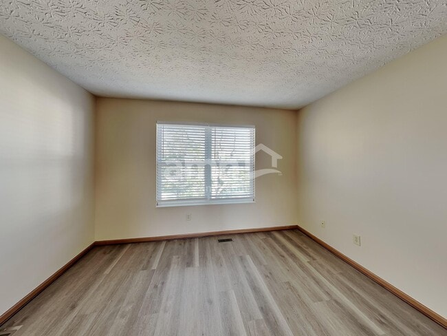 Building Photo - 8558 Rodebaugh Rd