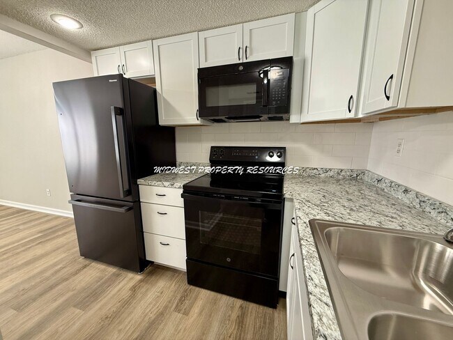 Building Photo - Stunning 2 Story townhome