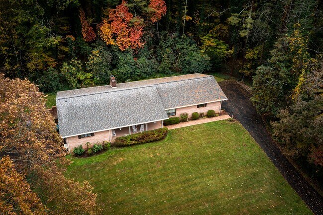 Building Photo - 102 Arbor Ln