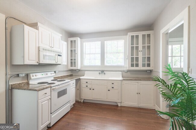 Building Photo - 356 Jackson St