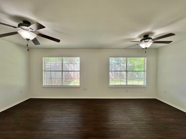 Building Photo - 3 Bedroom 2 Bath Rental in Whitehouse ISD!...