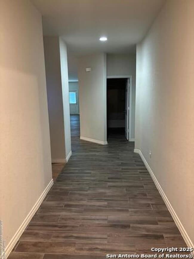 Building Photo - Welcome to this spacious 4 bedroom, 2 bathroom home located in Selma, TX.
