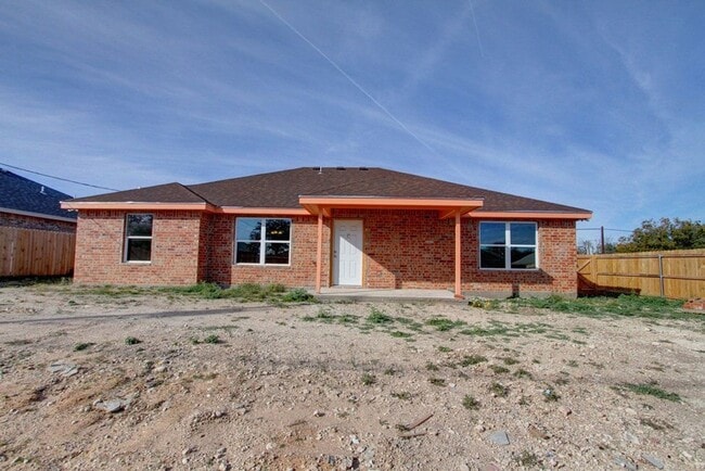 Building Photo - COMING SOON - 4 Bedroom Home + 2 Car Garage and Privacy Fenced Backyard!