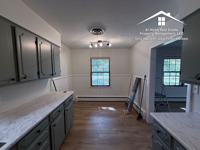 Building Photo - 511 Kleewood Dr
