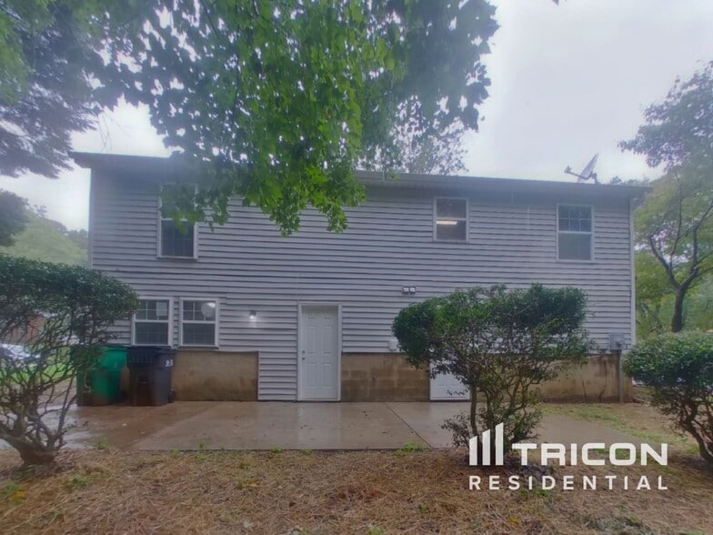 Building Photo - 2305 Valleyview Dr