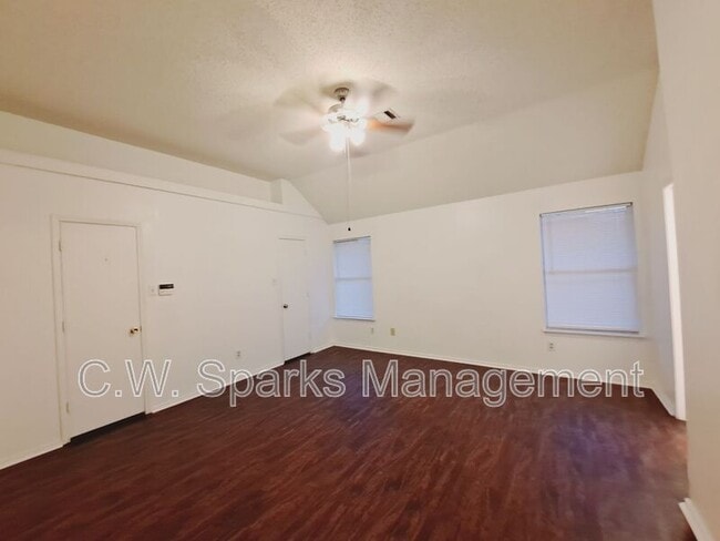 Building Photo - 4617 Sandera Ln