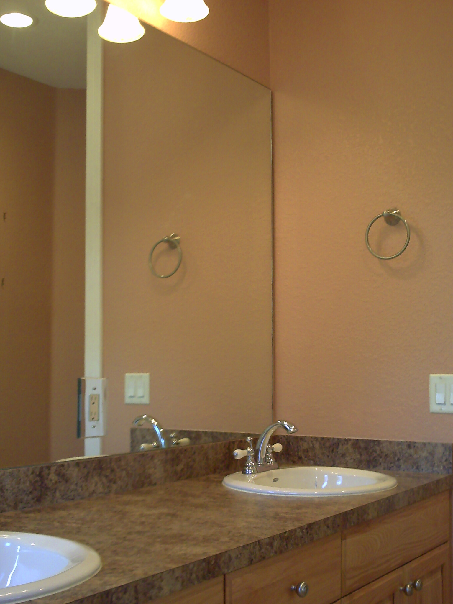 Master bath w double sinks, Shower &amp; over john cabinet - 7256 David Blvd