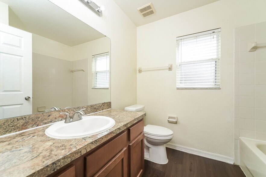 Building Photo - 7172 Summit Dr