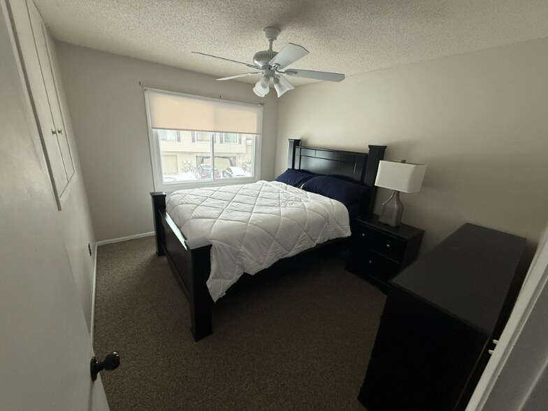 Building Photo - 4125 Goldenrod Ln N