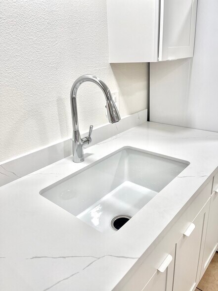 CERAMIC DEEP SINK - 1058 W Flint St